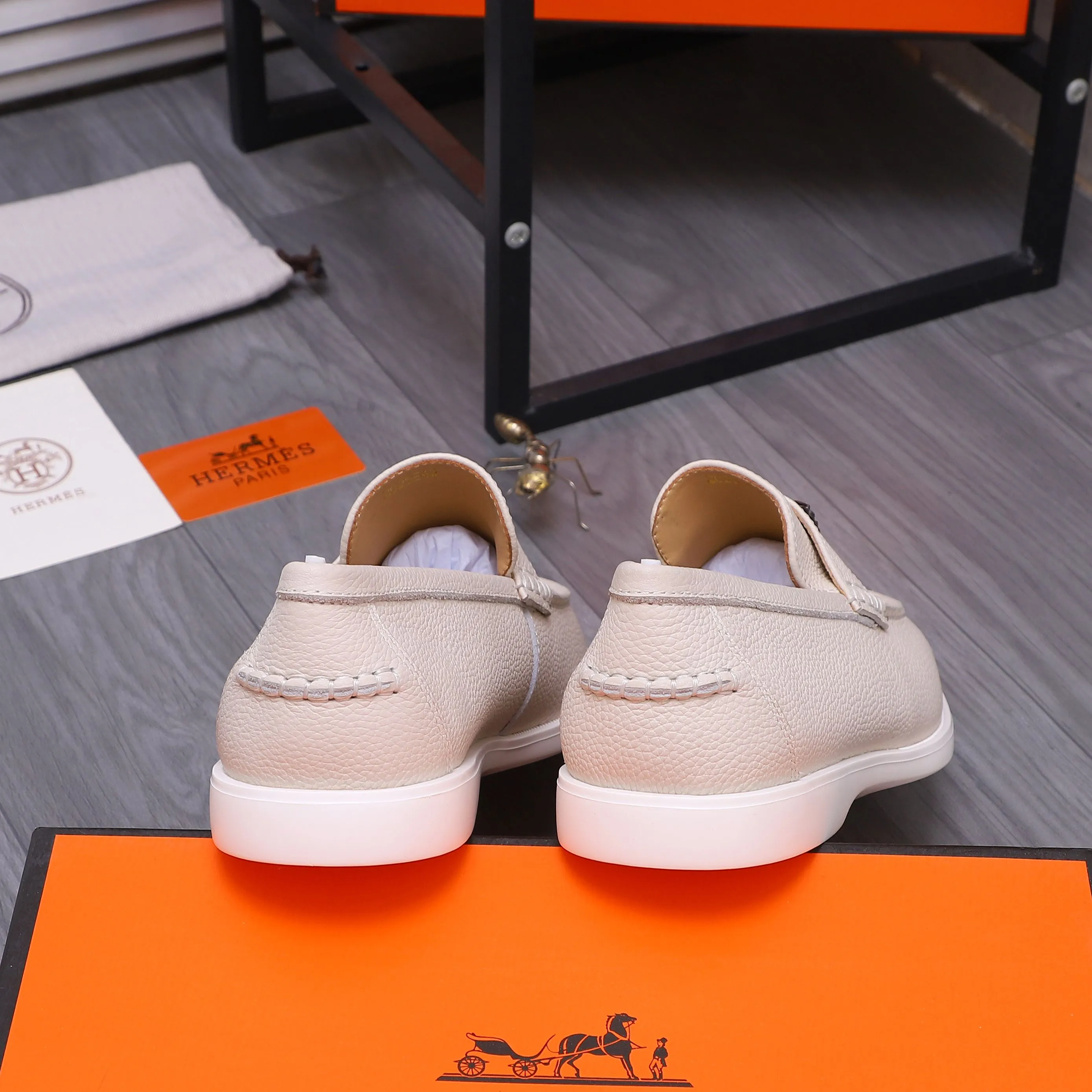 Men's shoes 💰p560 Product trademark: HERMES "Hermes" casual slip-on men's shoes. Regular size: 38-46 (45.46 is custom-made and non-returnable) Product materials: Selected pebbled cowhide upper, cowhide lining, original foam rubber ultra-light sole
